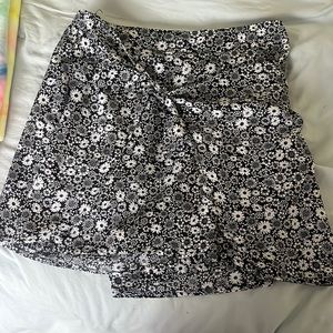 Black and white floral skort